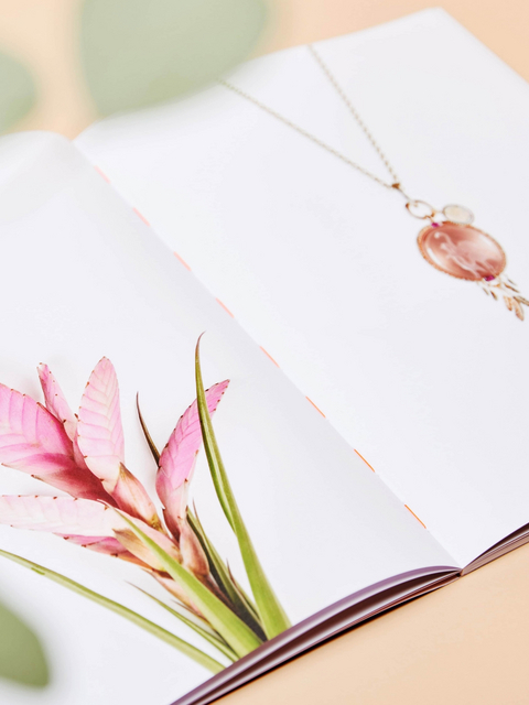 Comme Une Fleur by Meisteratelier